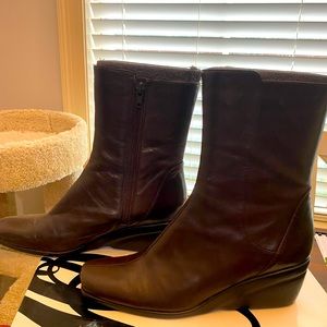 Nine West brown leather boots size 7.